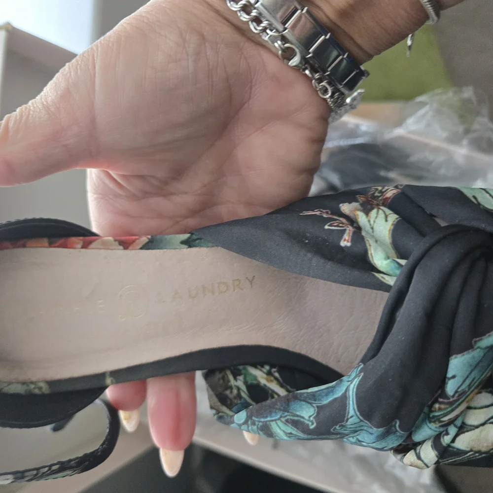 Chinese Laundry Flory Geisha Print Heels - Picture 9 of 15